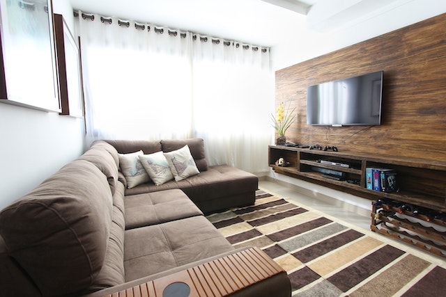 Sofa-lova ar tik sofa. Ką rinkis?